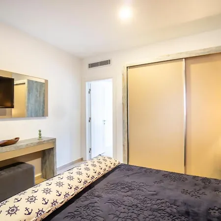 Seafront Flat With Fascinating Sea View In Apartment