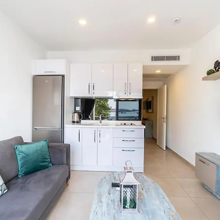 Apartment Seafront Flat With Fascinating Sea View In